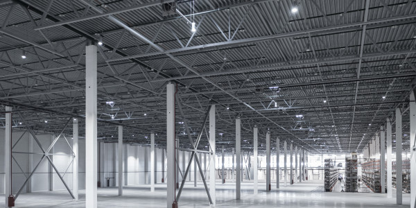 Reformas Integrales de Naves Industriales en Parla · Instalación de Iluminación Eficiente
