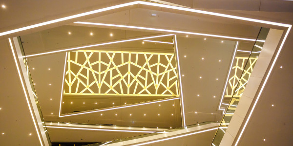 Reformas Integrales de Tiendas y Locales Comerciales en Parla · Diseño e Instalación de Iluminación LED Eficiente
