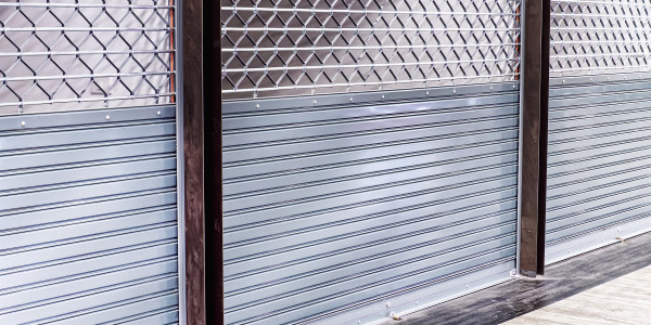 Reformas Integrales de Tiendas y Locales Comerciales en Parla · Instalación de Ventanas y Persianas Comerciales